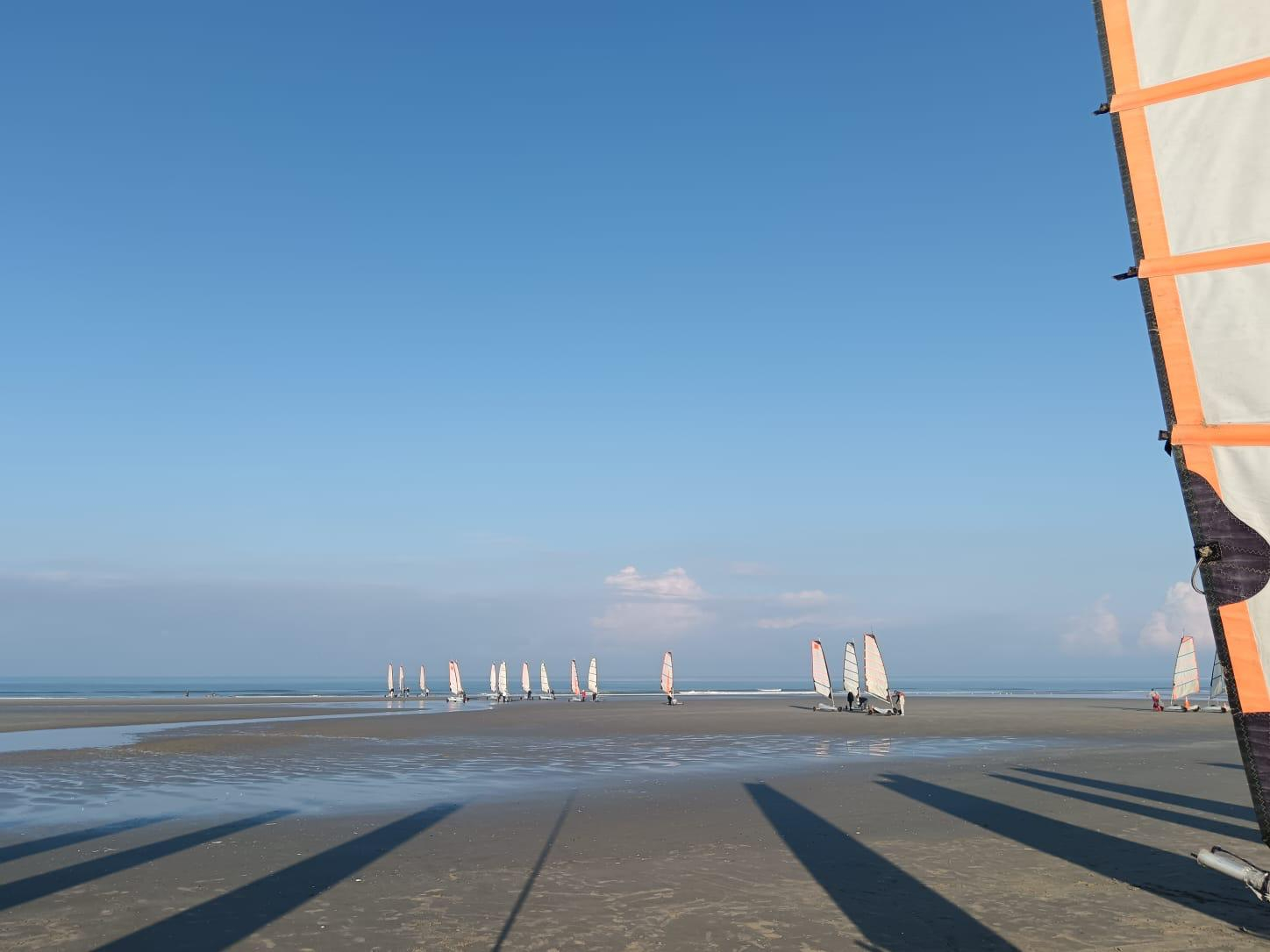 Les élèves de 5ᵉ s’essaient au char à voile lors de leur voyage en Baie de Somme ! 02 Octobre 2025